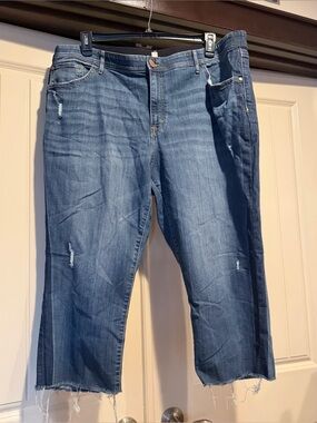 EVRI Distressed Cropped Jeans in Medium Blue Wash